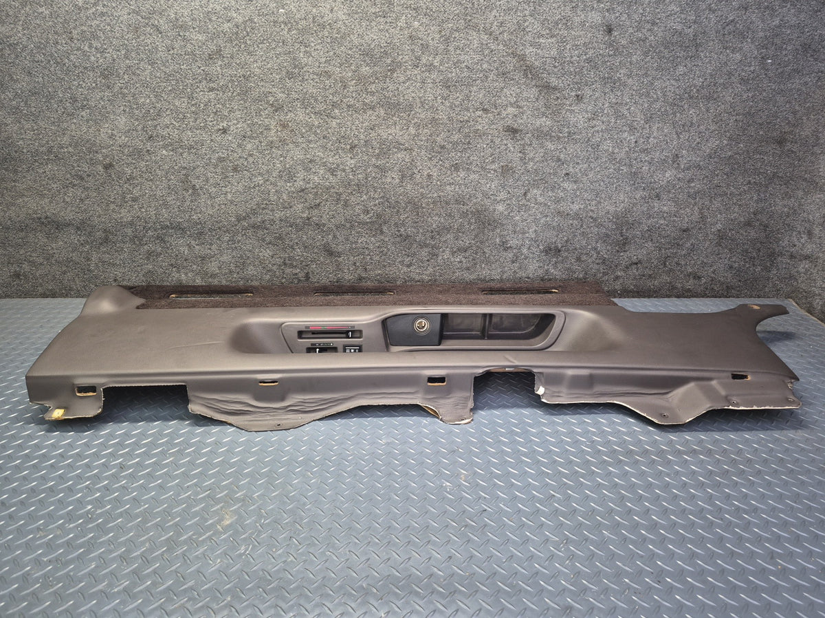 94-95 Toyota Hiace KZH106W Rear Right Second ROW Quarter Trim w Air Vent Damaged