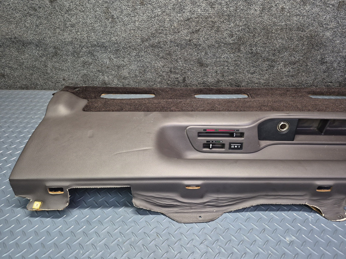 94-95 Toyota Hiace KZH106W Rear Right Second ROW Quarter Trim w Air Vent Damaged