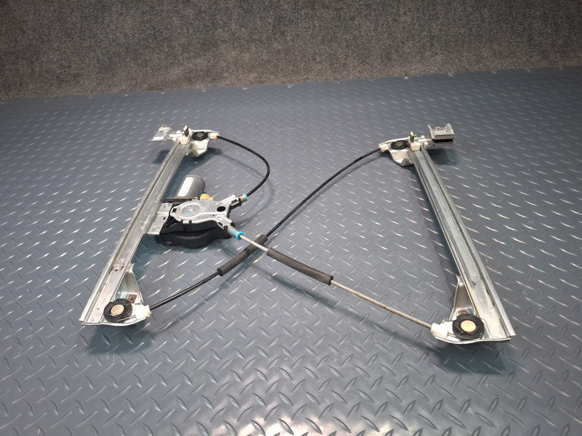 2003-2009 Hummer H2 Front Right Side Door Window Regulator W/ Motor
