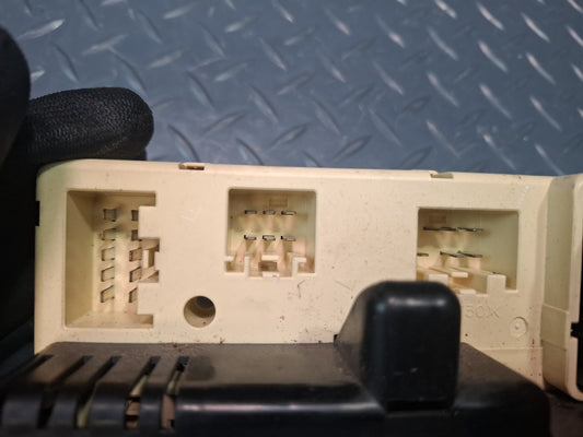 02-05 Ford Thunderbird Cabin Fuse Relay Box Module OEM