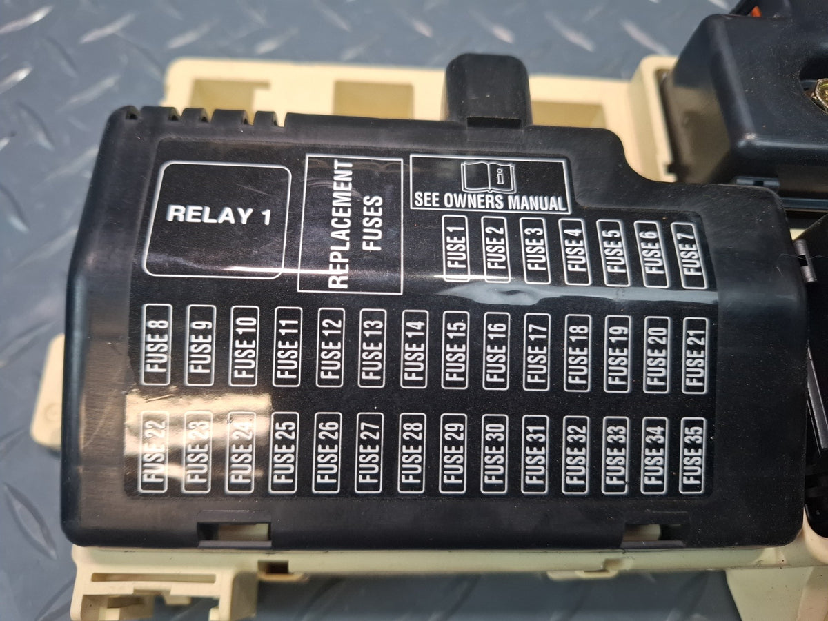 02-05 Ford Thunderbird Cabin Fuse Relay Box Module OEM
