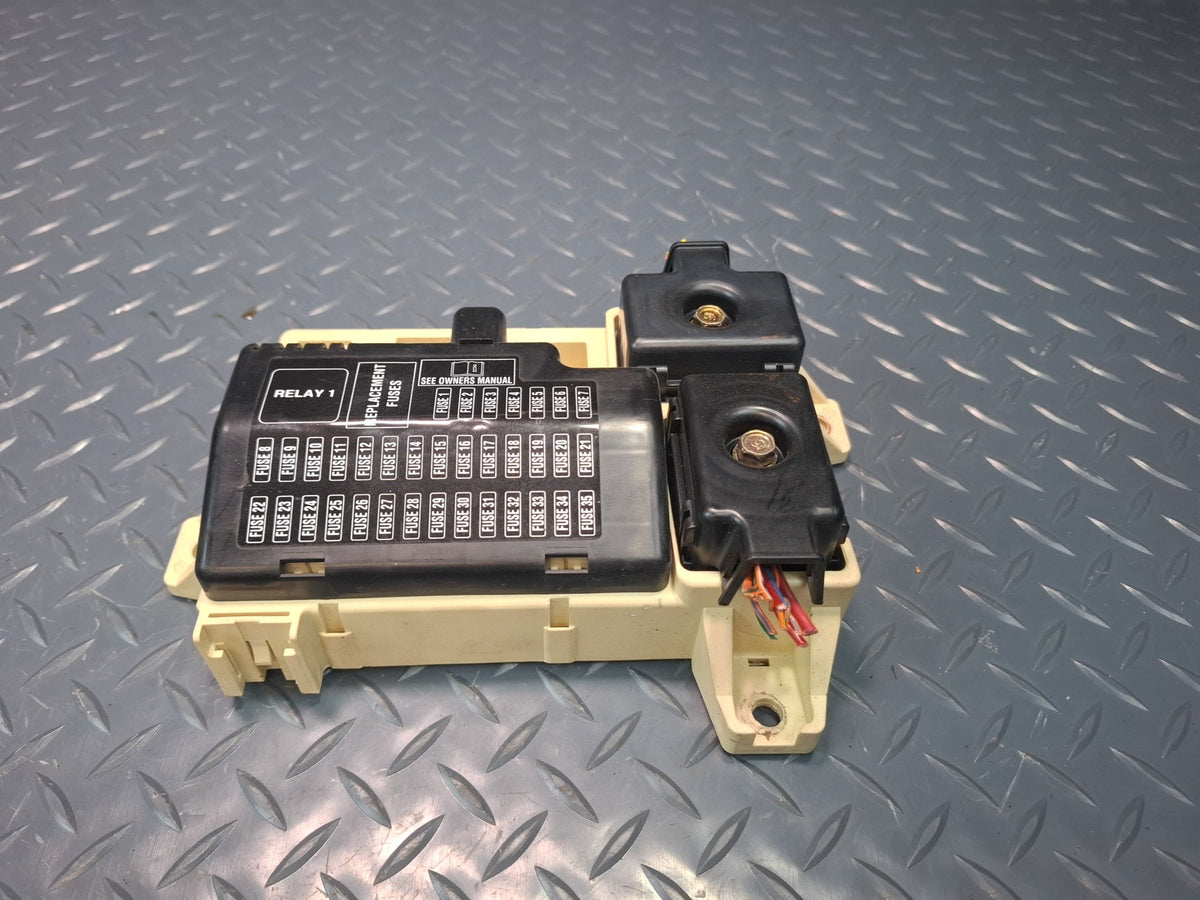 02-05 Ford Thunderbird Cabin Fuse Relay Box Module OEM