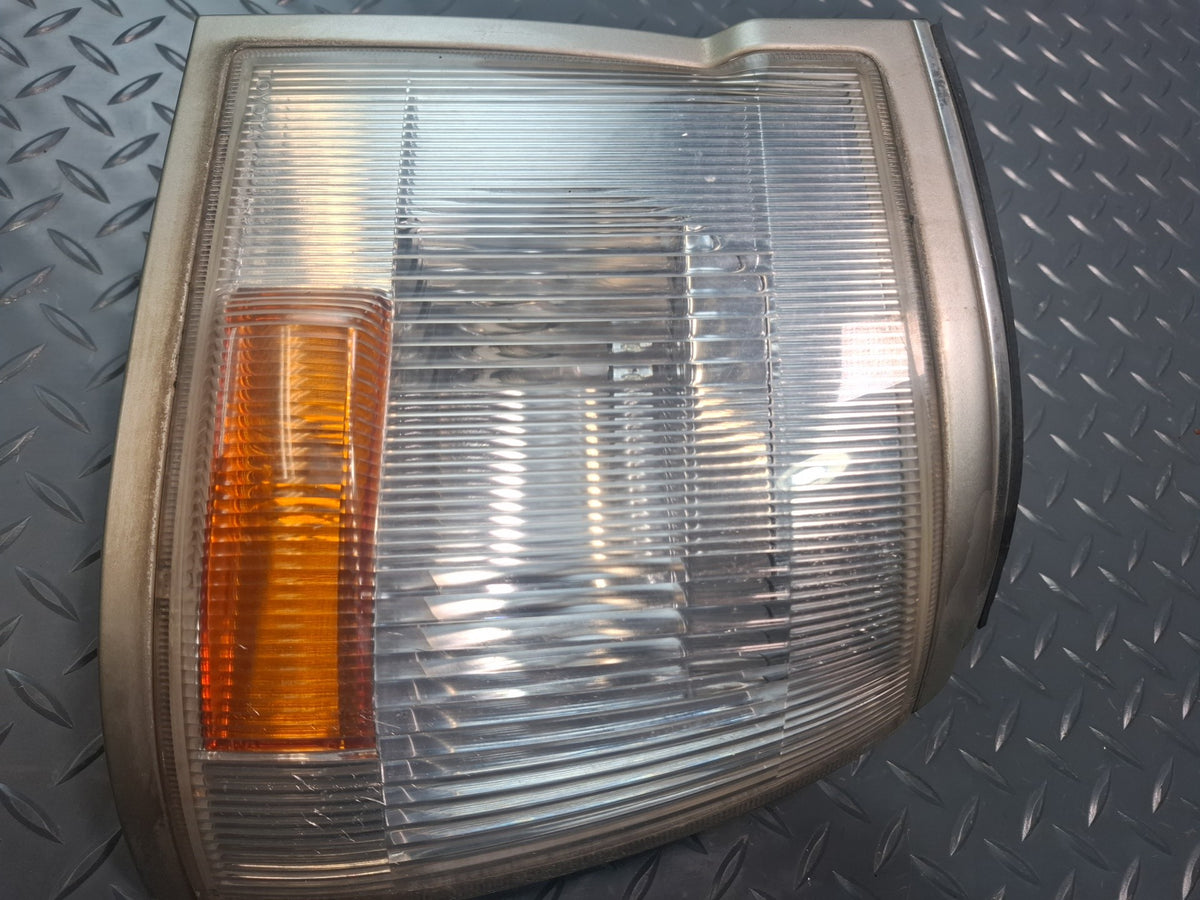 93-95 Toyota Hiace KZH106W Front Right Turn Signal Clearance Light Lamp OEM