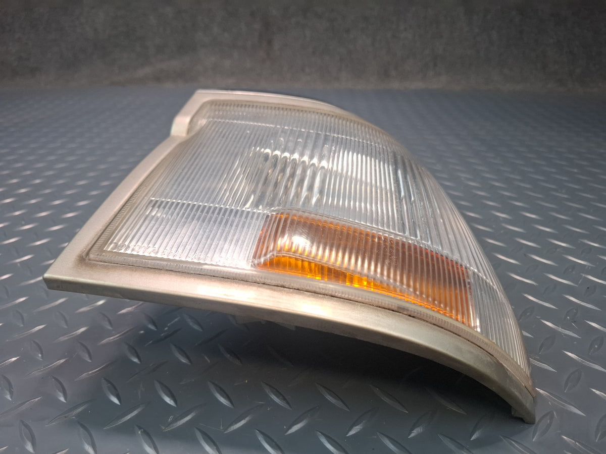 93-95 Toyota Hiace KZH106W Front Right Turn Signal Clearance Light Lamp OEM