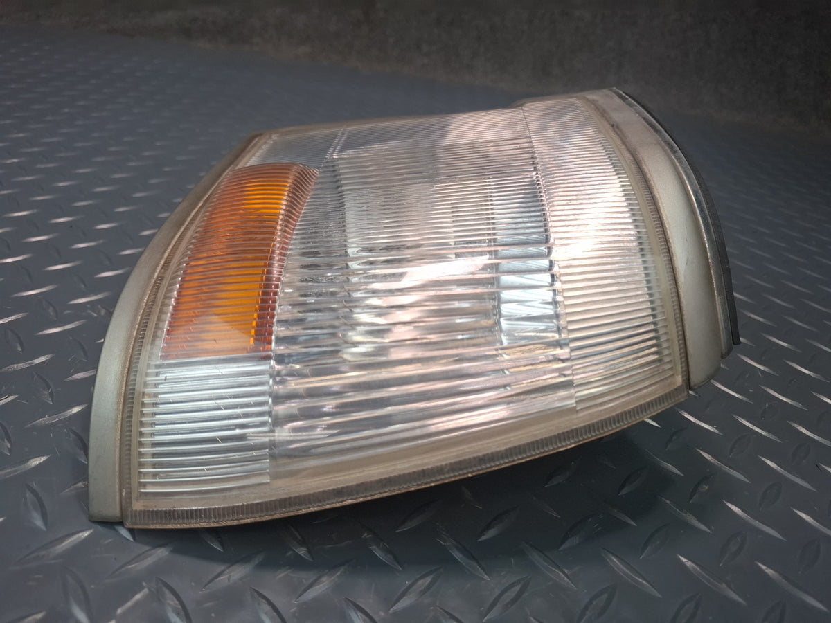 93-95 Toyota Hiace KZH106W Front Right Turn Signal Clearance Light Lamp OEM