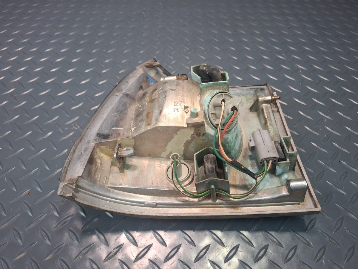 93-95 Toyota Hiace KZH106W Front Right Turn Signal Clearance Light Lamp OEM
