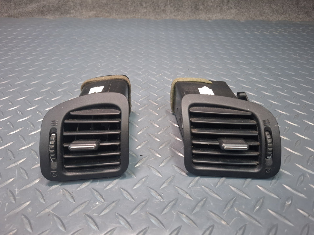 02-05 Ford Thunderbird Set of 2 Front Left & Right Dash A/C Air Vent Grille OEM