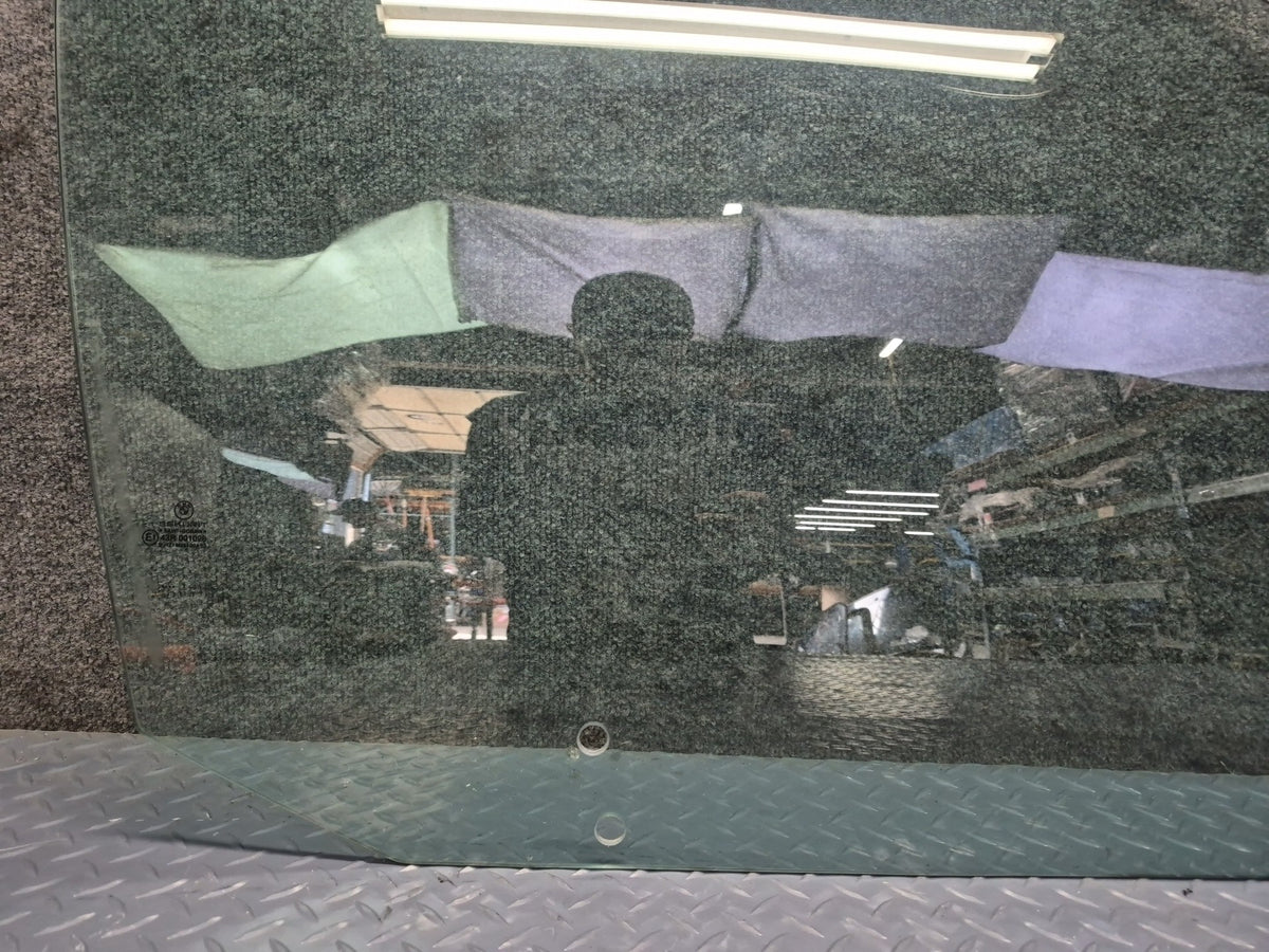 1994-1997 BMW E31 840Ci Front Right Passenger Door Glass Window
