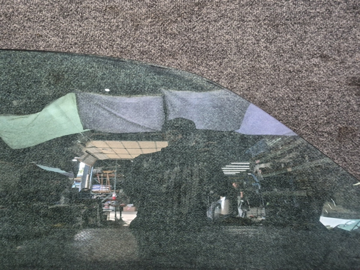 1994-1997 BMW E31 840Ci Front Right Passenger Door Glass Window