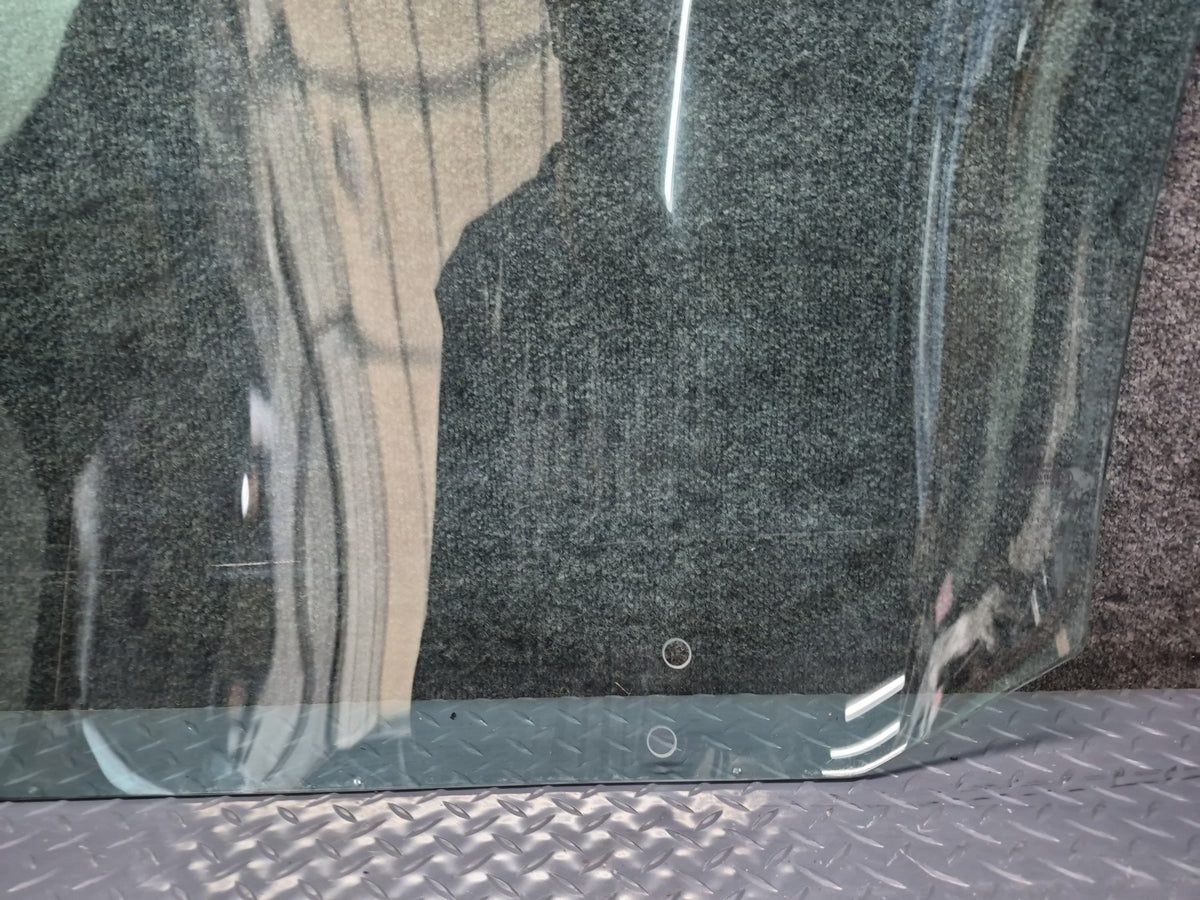 1994-1997 BMW E31 840Ci Front Right Passenger Door Glass Window