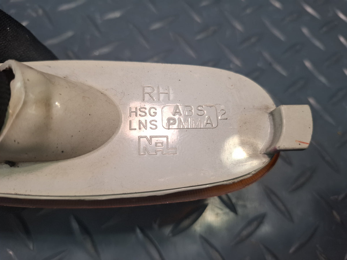 02-05 Ford Thunderbird Front Left & Right Side Marker Light Lamp Set Damaged