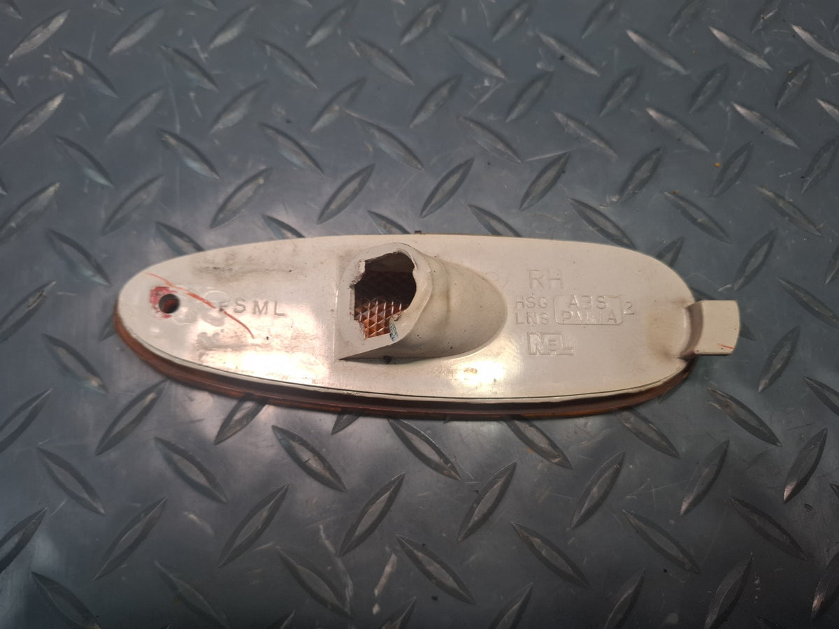 02-05 Ford Thunderbird Front Left & Right Side Marker Light Lamp Set Damaged