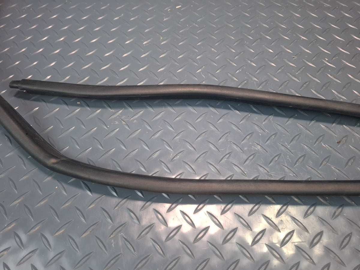 1994-1997 BMW E31 840Ci Rear Trunk Weatherstrip Rubber Seal Gasket