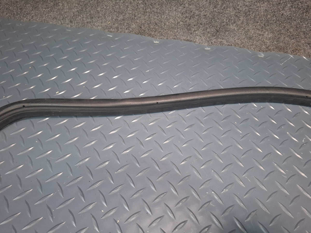 1994-1997 BMW E31 840Ci Rear Trunk Weatherstrip Rubber Seal Gasket