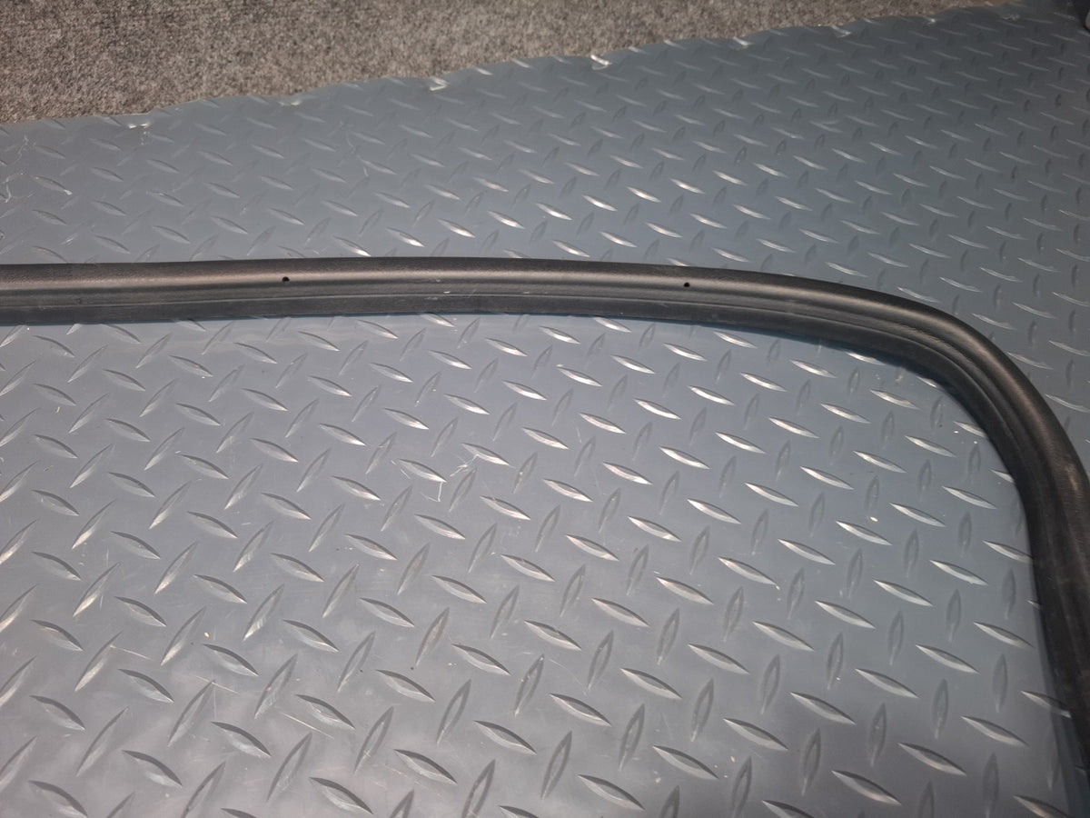 1994-1997 BMW E31 840Ci Rear Trunk Weatherstrip Rubber Seal Gasket