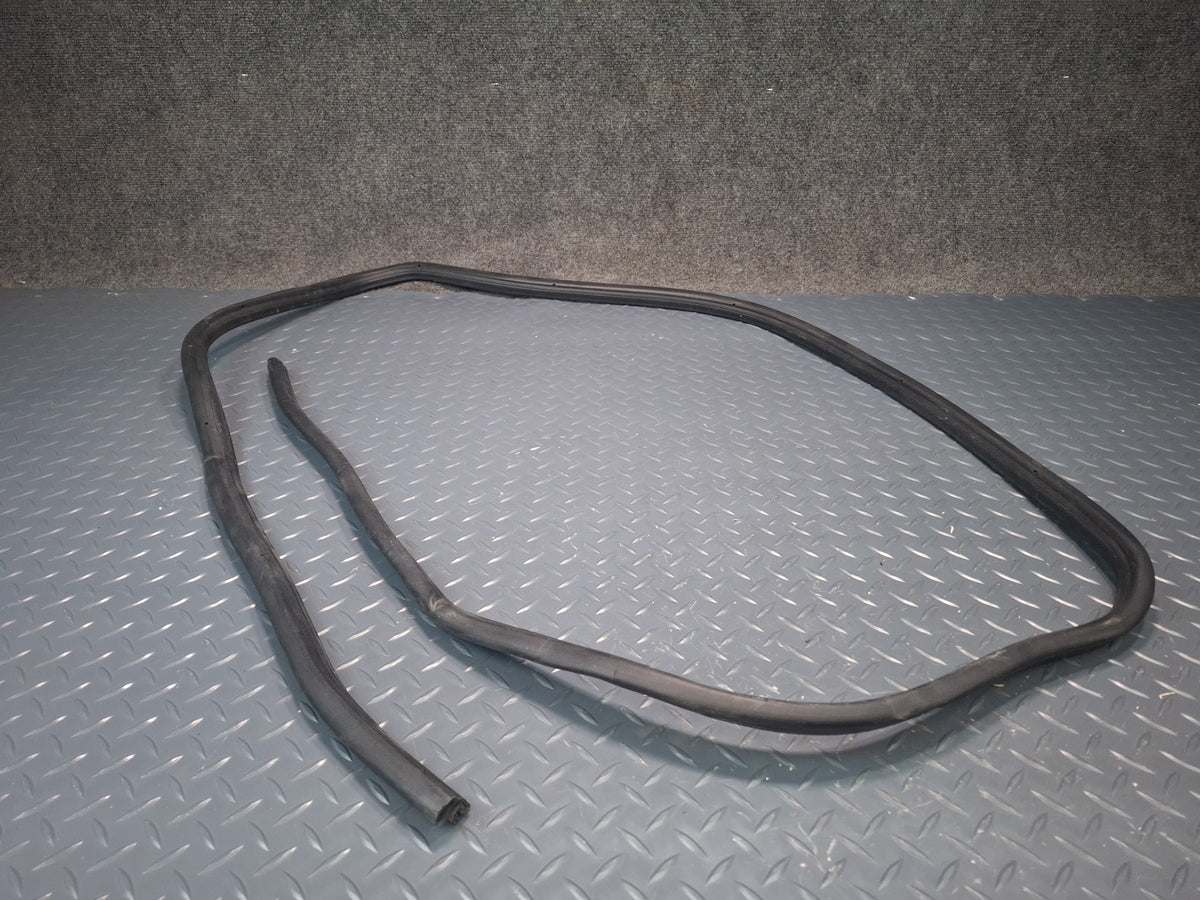 1994-1997 BMW E31 840Ci Rear Trunk Weatherstrip Rubber Seal Gasket