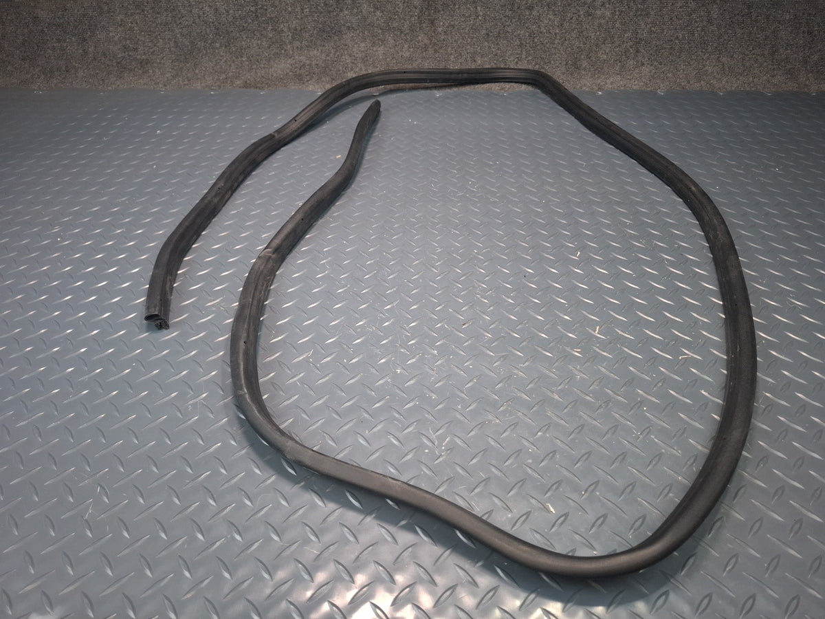 1994-1997 BMW E31 840Ci Rear Trunk Weatherstrip Rubber Seal Gasket