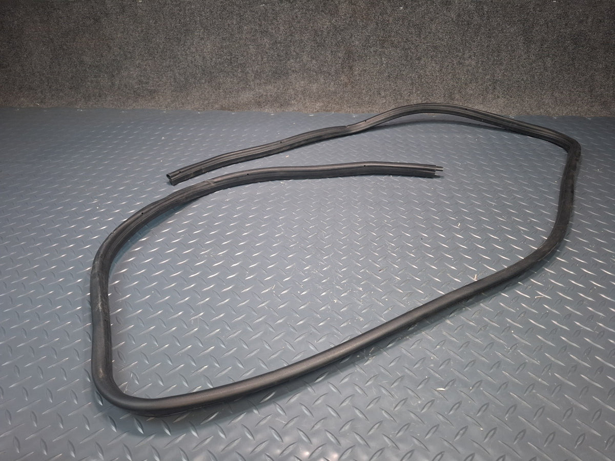 1994-1997 BMW E31 840Ci Rear Trunk Weatherstrip Rubber Seal Gasket