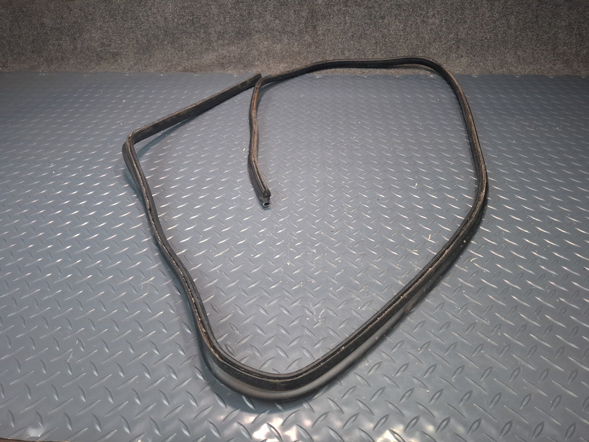 1994-1997 BMW E31 840Ci Rear Trunk Weatherstrip Rubber Seal Gasket