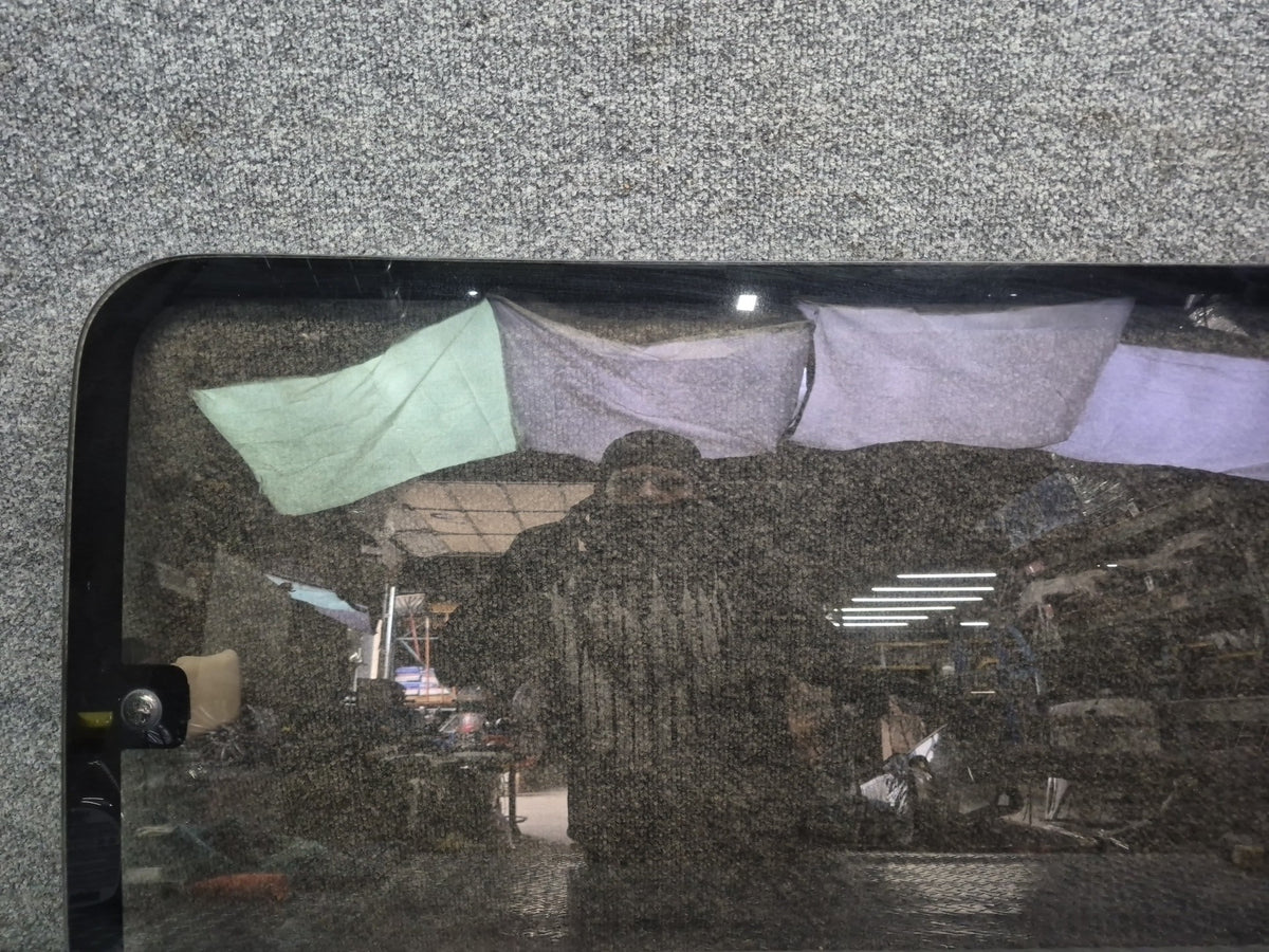 94-95 Toyota Hiace KZH106W Center Middle Right Movable Glass Window OEM