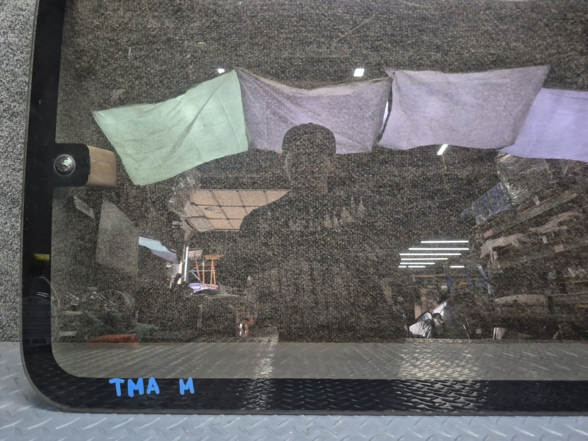 94-95 Toyota Hiace KZH106W Center Middle Right Movable Glass Window OEM