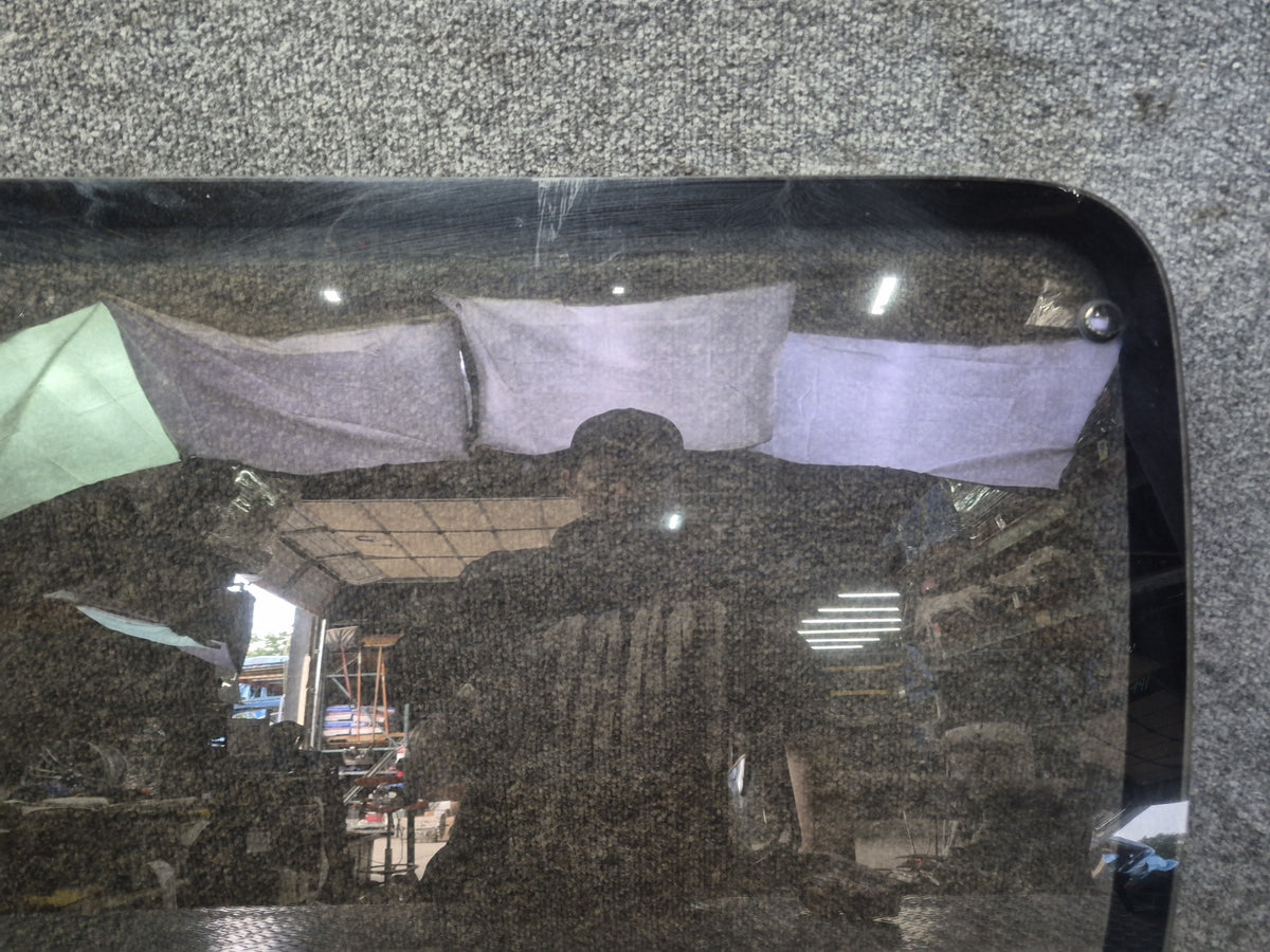 94-95 Toyota Hiace KZH106W Center Middle Right Movable Glass Window OEM