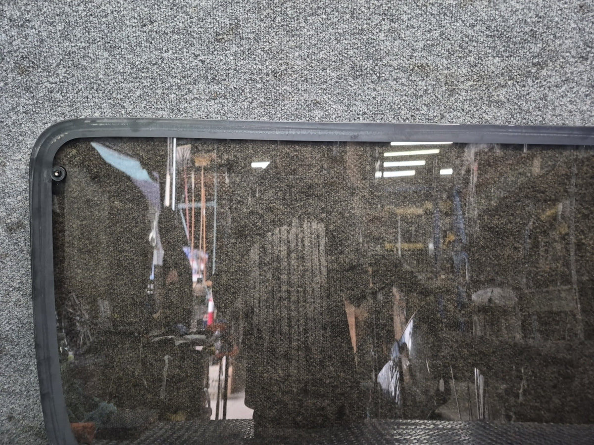 94-95 Toyota Hiace KZH106W Center Middle Right Movable Glass Window OEM