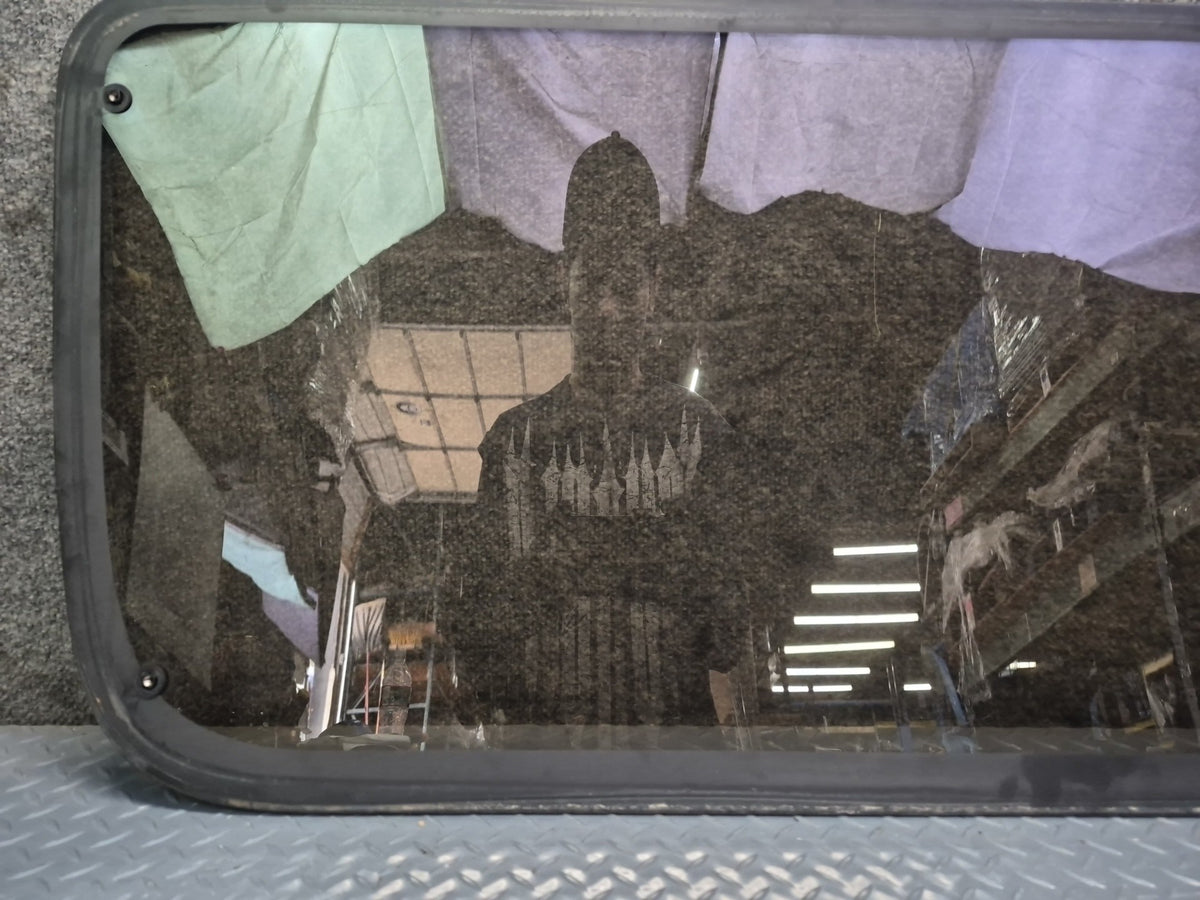 94-95 Toyota Hiace KZH106W Center Middle Right Movable Glass Window OEM
