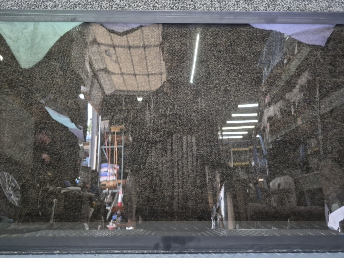 94-95 Toyota Hiace KZH106W Center Middle Right Movable Glass Window OEM