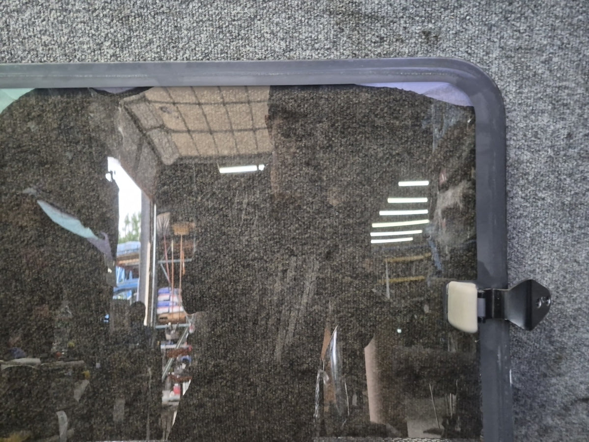 94-95 Toyota Hiace KZH106W Center Middle Right Movable Glass Window OEM