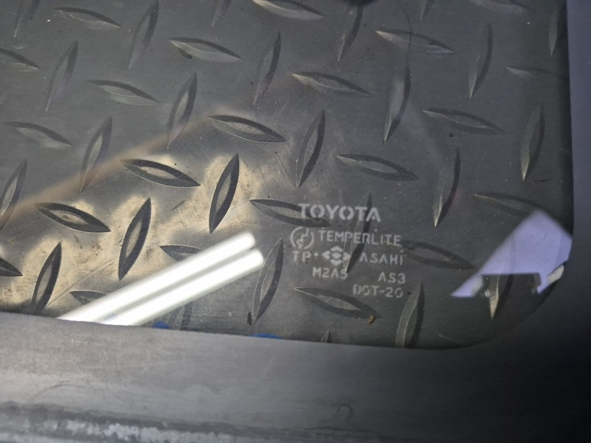 94-95 Toyota Hiace KZH106W Center Middle Right Movable Glass Window OEM