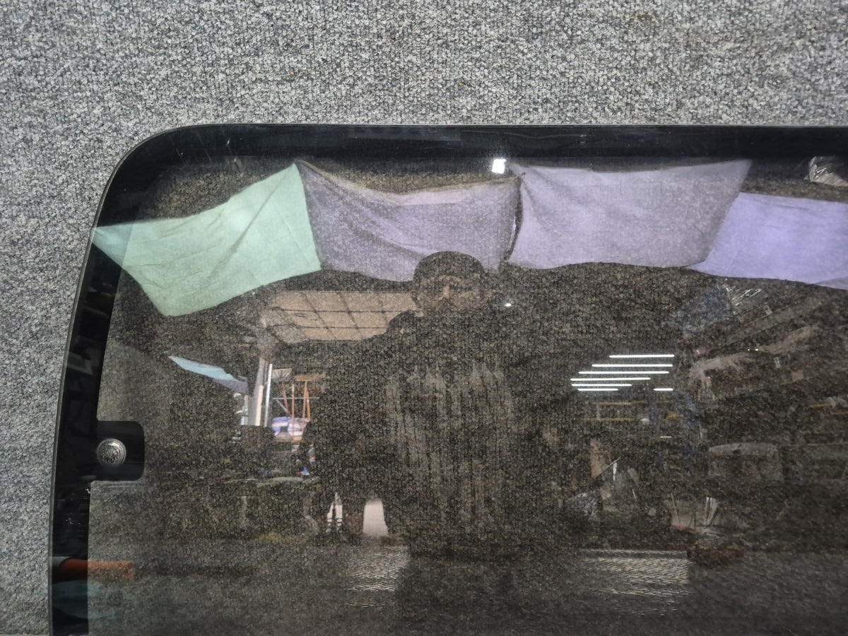 94-96 Toyota Hiace KZH106W Rear Right Quarter Movable Glass Window OEM