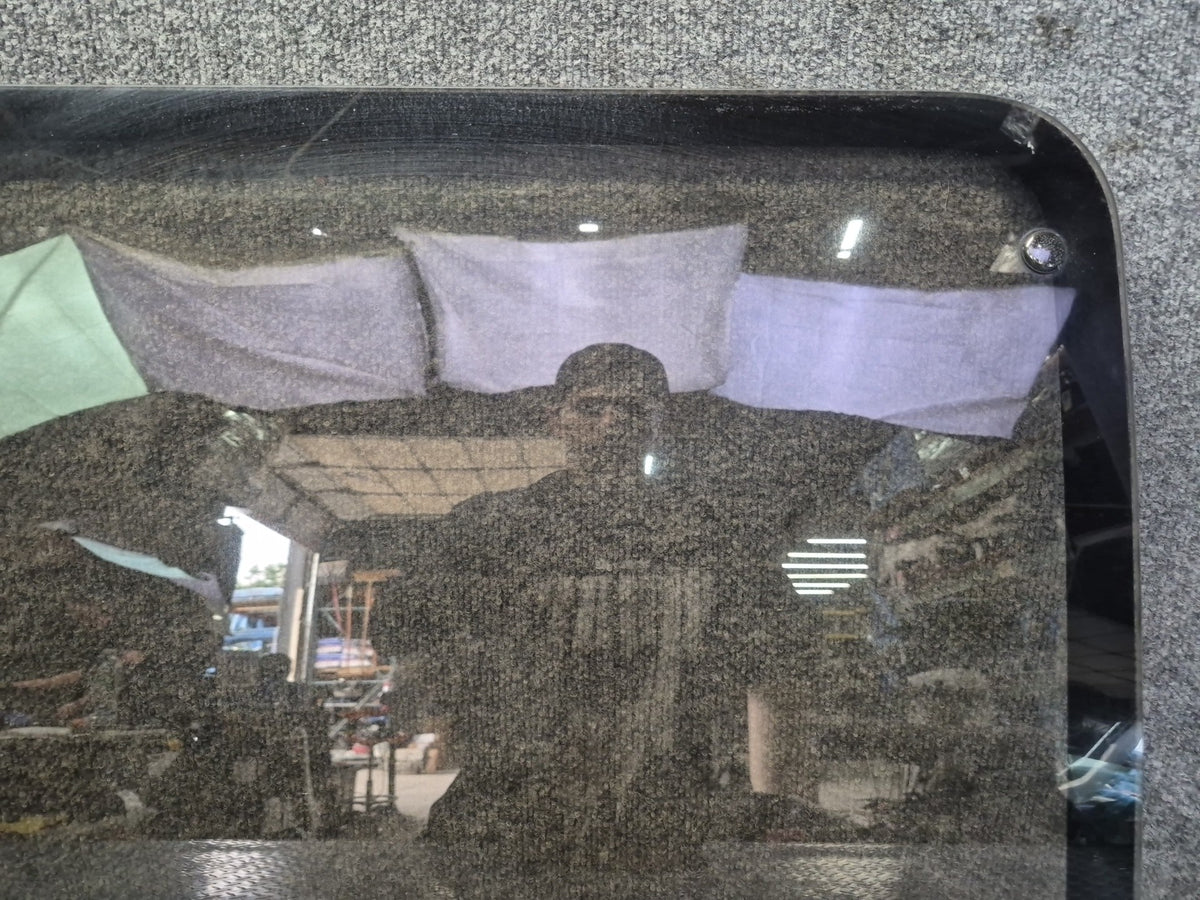 94-96 Toyota Hiace KZH106W Rear Right Quarter Movable Glass Window OEM