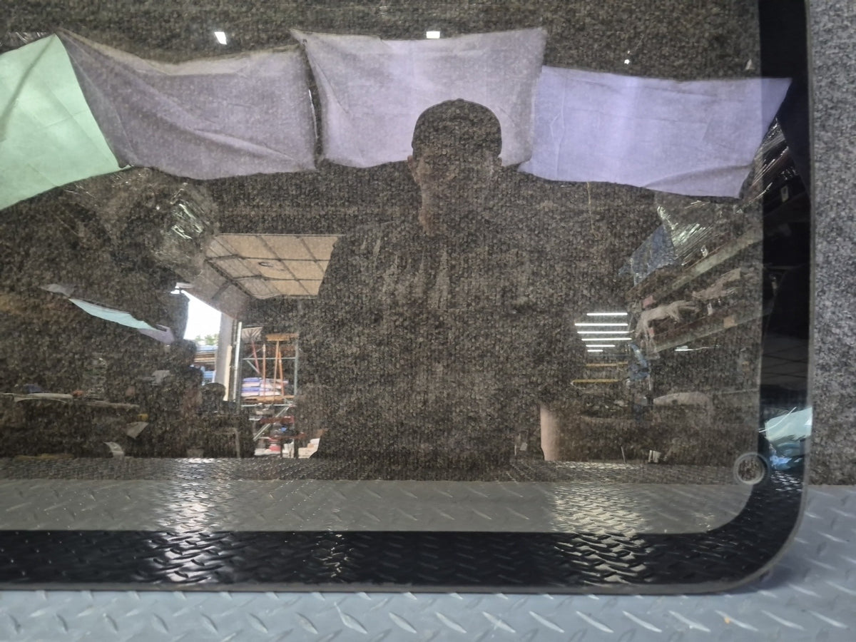 94-96 Toyota Hiace KZH106W Rear Right Quarter Movable Glass Window OEM