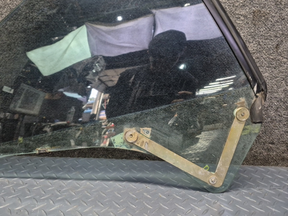 1994-1997 BMW E31 840Ci Rear Right Quarter Glass Window