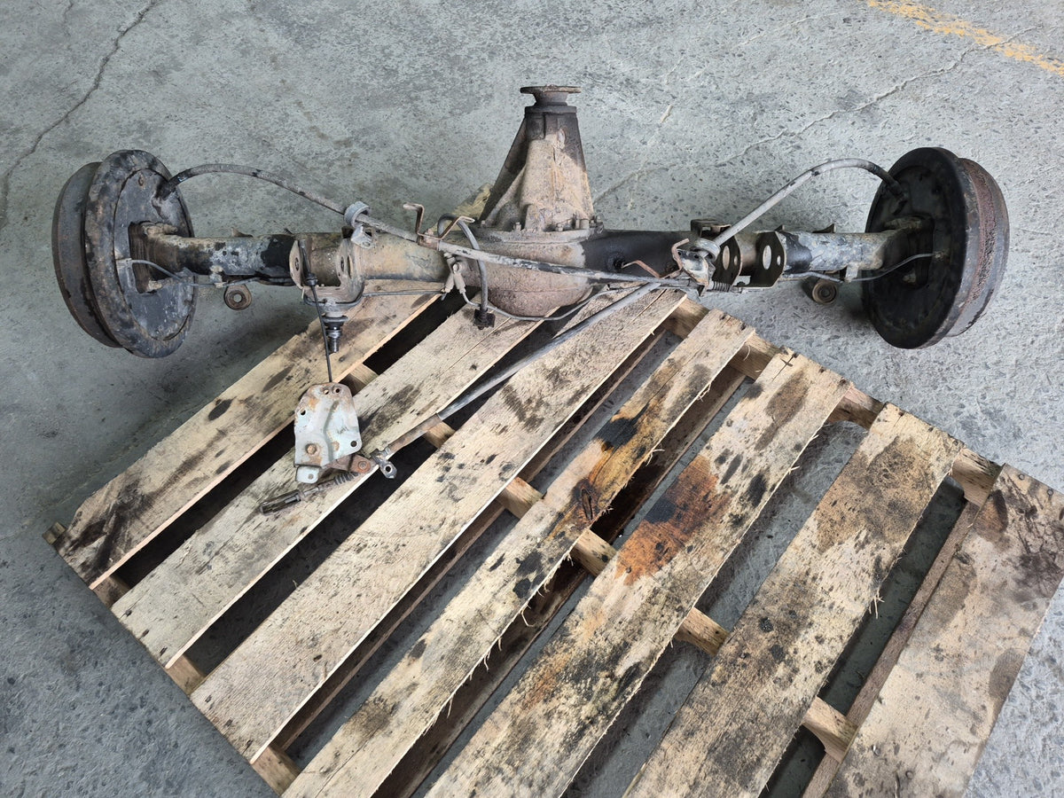 94-95 Toyota Hiace KZH106W 1KZTE A/T Rear Axle w Differential 4.1 Ratio Assy OEM
