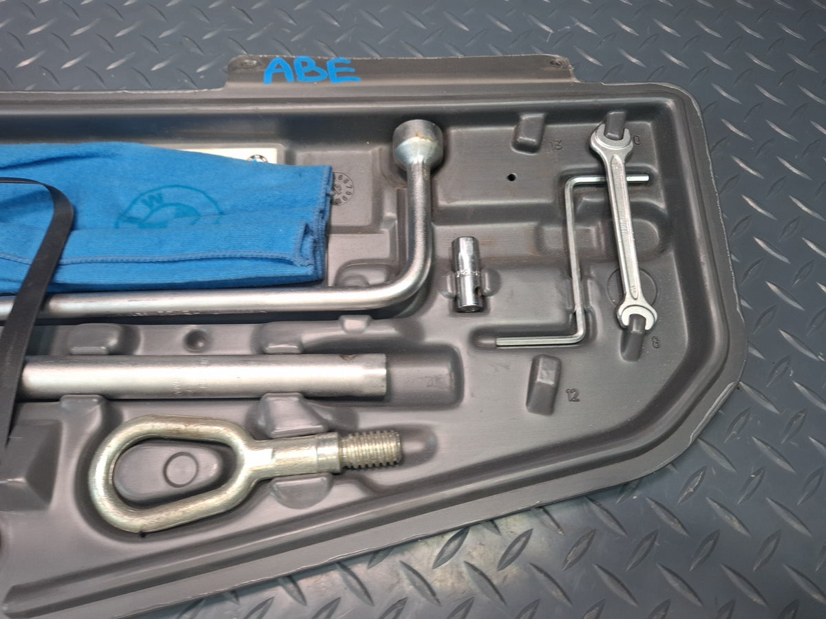 1994-1997 BMW E31 840Ci Emergency Spare Tire Lift Jack Tool KIT Holder Set