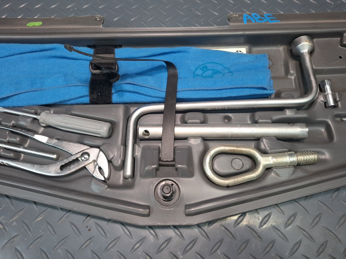 1994-1997 BMW E31 840Ci Emergency Spare Tire Lift Jack Tool KIT Holder Set