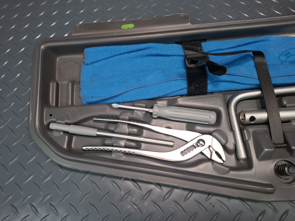 1994-1997 BMW E31 840Ci Emergency Spare Tire Lift Jack Tool KIT Holder Set