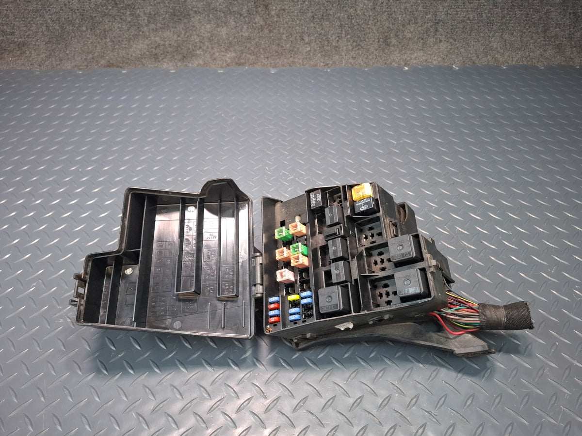 02-05 Ford Thunderbird Engine Bay Fuse Relay Box Module OEM