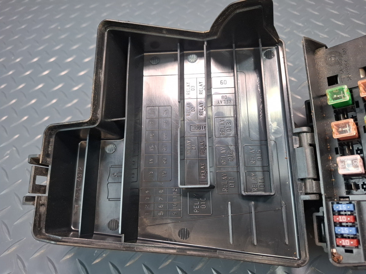 02-05 Ford Thunderbird Engine Bay Fuse Relay Box Module OEM