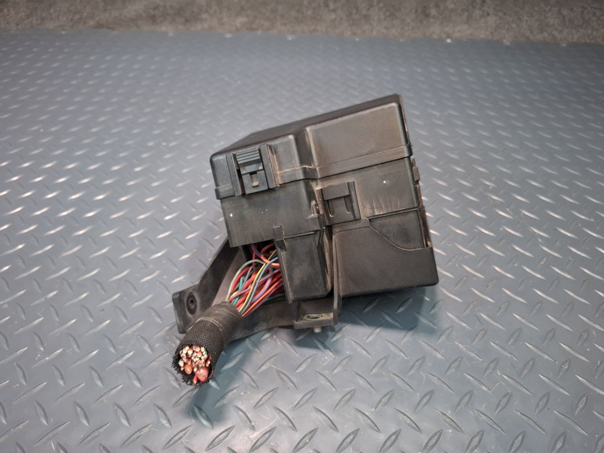 02-05 Ford Thunderbird Engine Bay Fuse Relay Box Module OEM