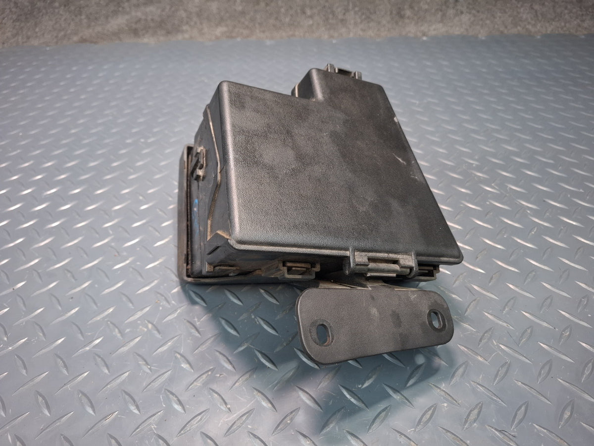 02-05 Ford Thunderbird Engine Bay Fuse Relay Box Module OEM