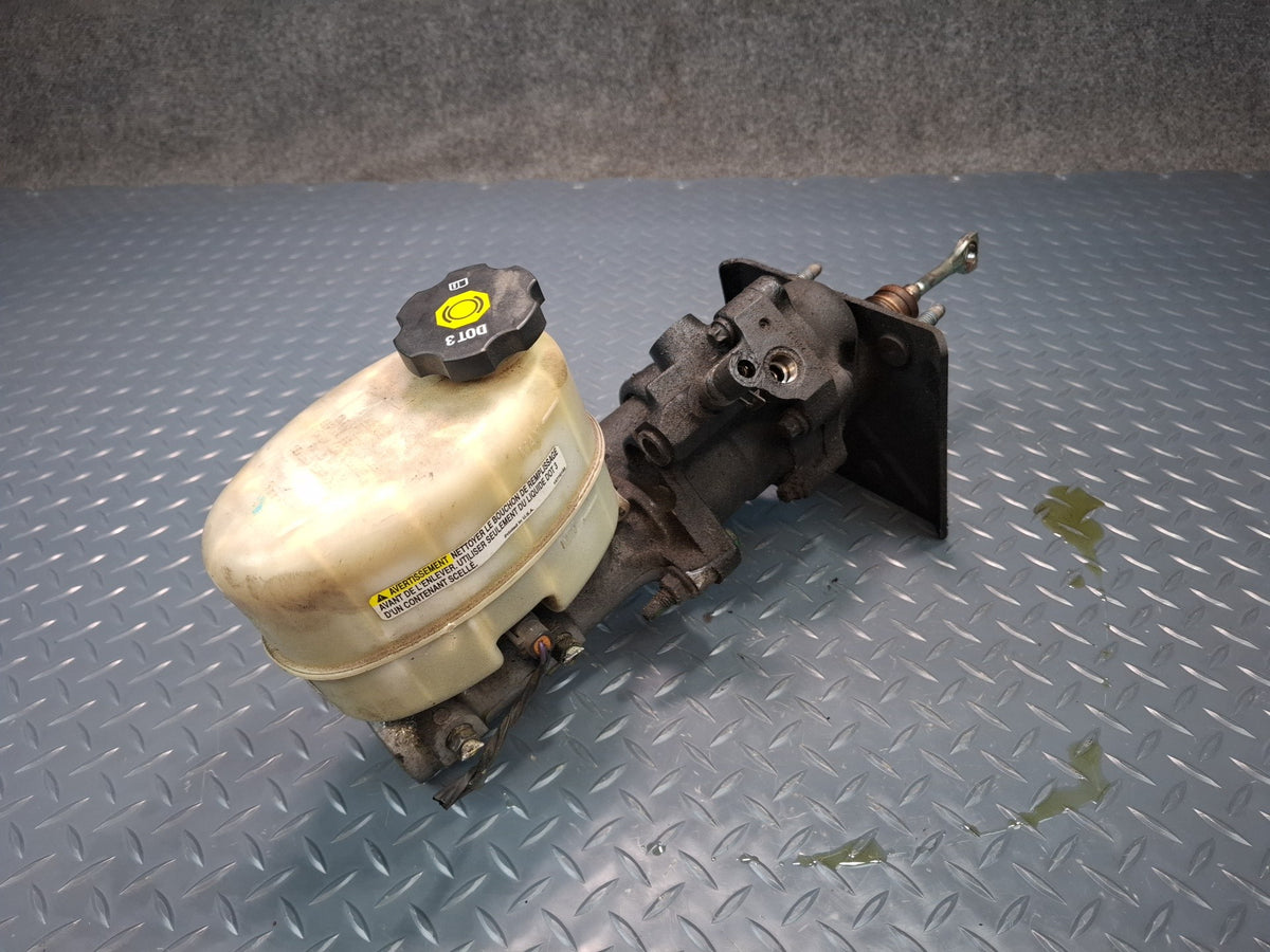 2003-2007 Hummer H2 Brake Master Cylinder Booster Fluid Reservoir