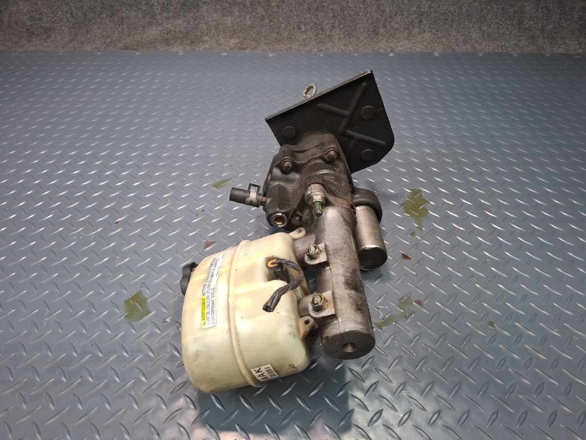 2003-2007 Hummer H2 Brake Master Cylinder Booster Fluid Reservoir