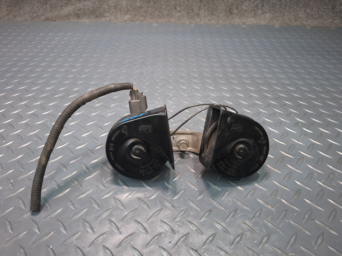 02-05 Ford Thunderbird Set of 2 High & Low Tone Pitch Horn Signal OEM