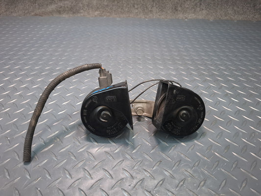 02-05 Ford Thunderbird Set of 2 High & Low Tone Pitch Horn Signal OEM