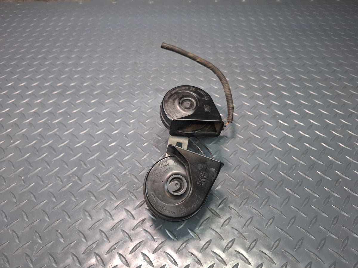 02-05 Ford Thunderbird Set of 2 High & Low Tone Pitch Horn Signal OEM