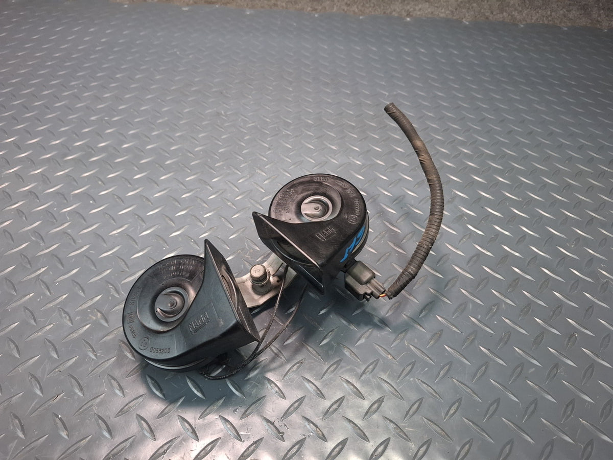 02-05 Ford Thunderbird Set of 2 High & Low Tone Pitch Horn Signal OEM