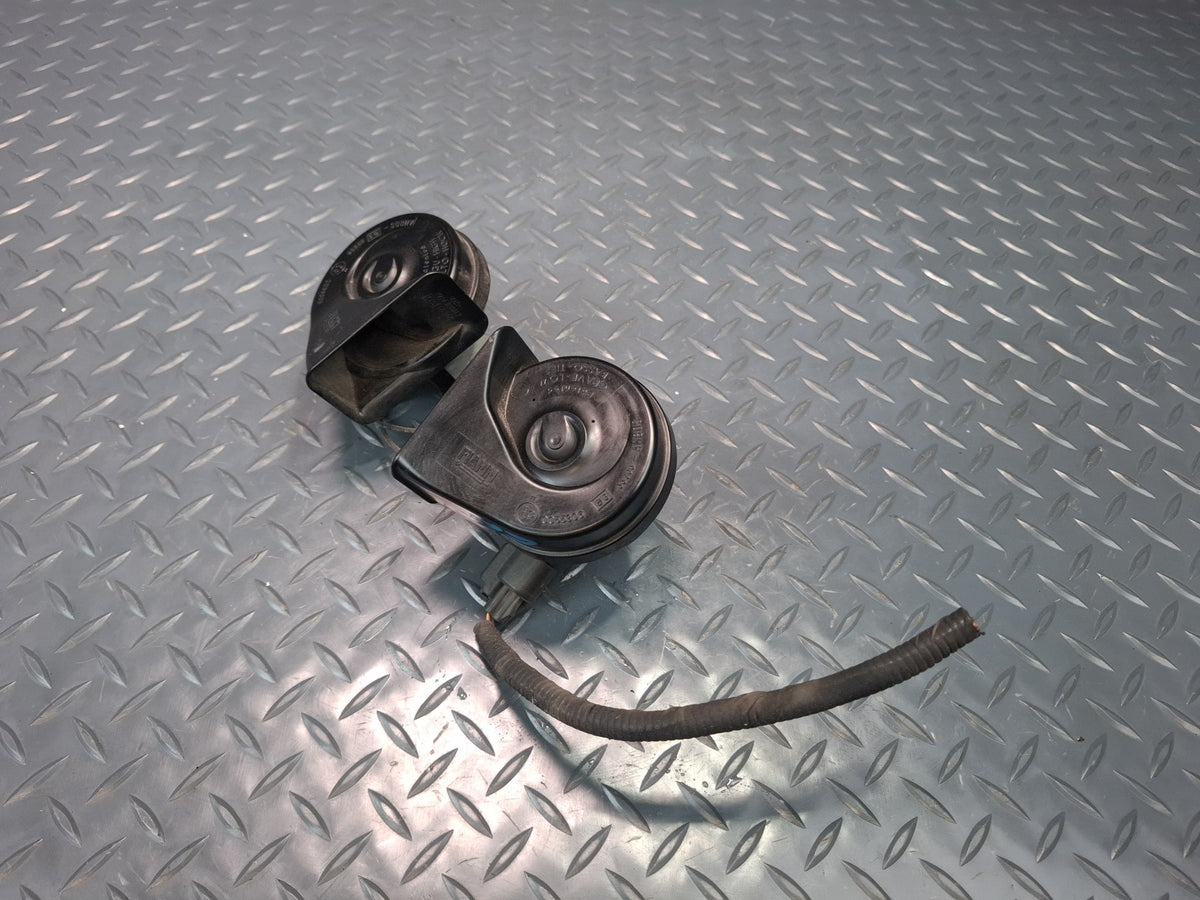 02-05 Ford Thunderbird Set of 2 High & Low Tone Pitch Horn Signal OEM